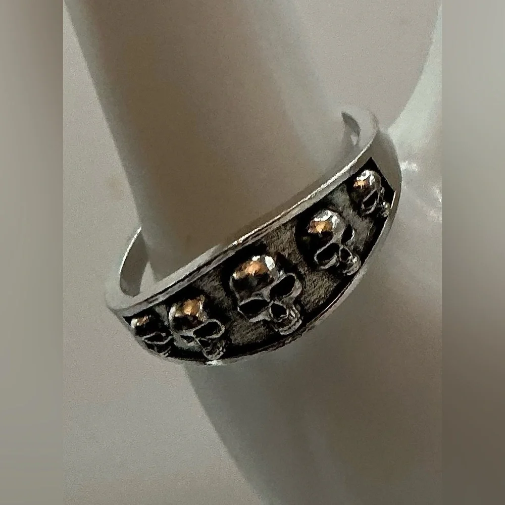 SILVERTONE MENS SKULL BAND RING SIZE 13 1/2